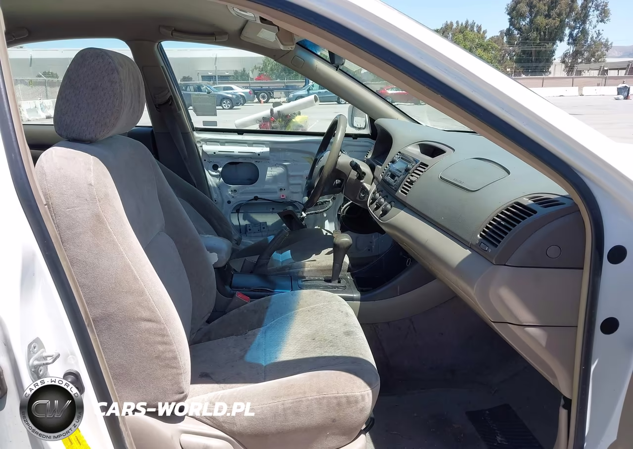 2002 Toyota Camry Le VIN:JTDBE30K920055322 - 5