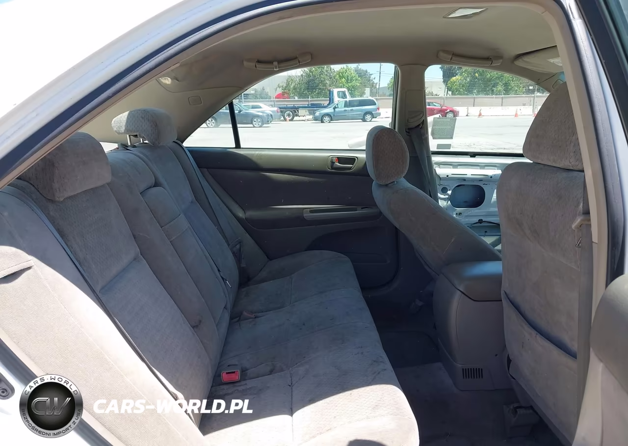 2002 Toyota Camry Le VIN:JTDBE30K920055322 - 8