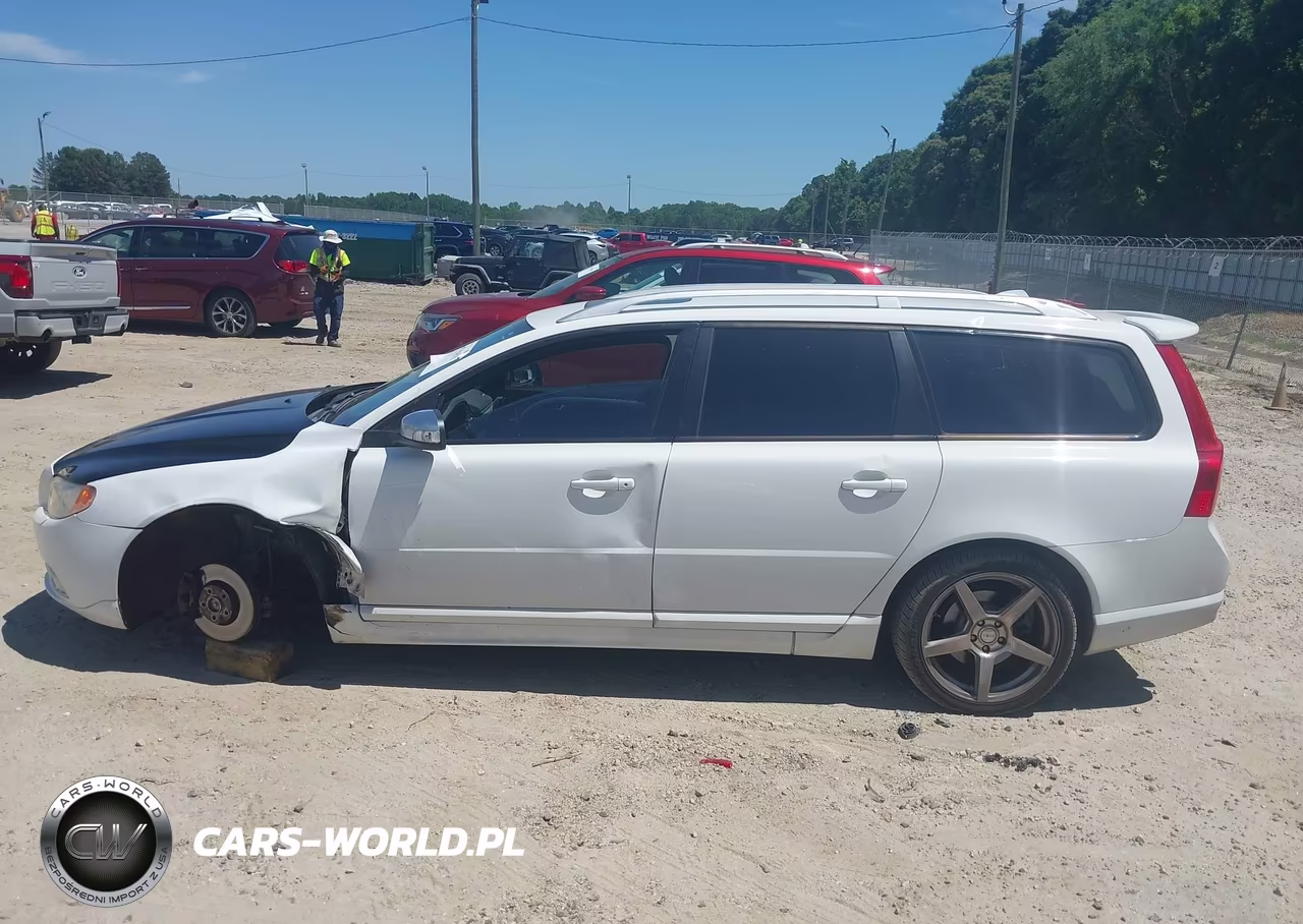 2010 Volvo V70 3.2-3.2 R-Design VIN:YV1982BW3A1151370 - 14