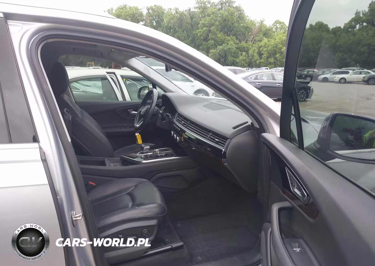 2018 Audi Q7 3.0T Premium VIN:WA1LAAF77JD015877 - 5