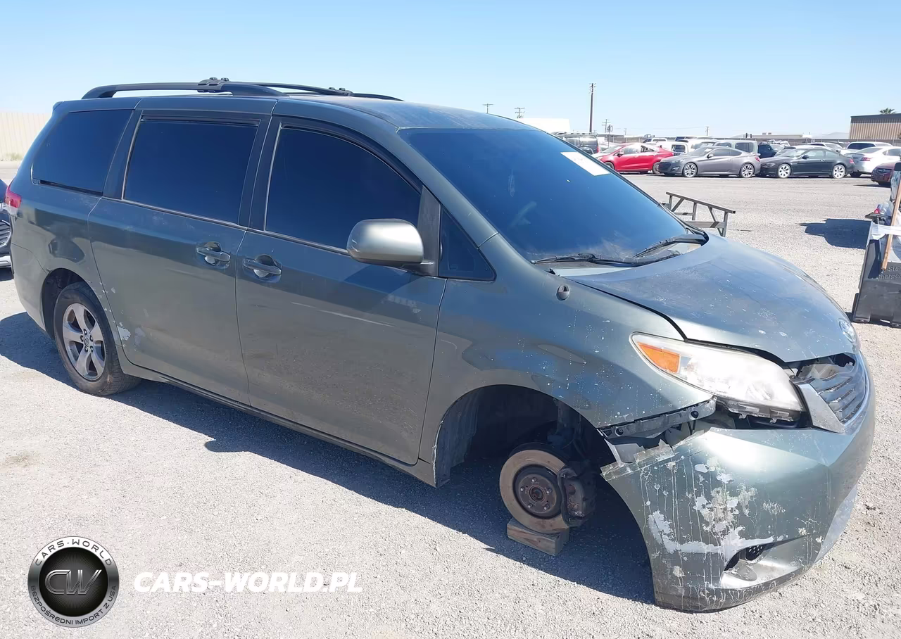2014 Toyota Sienna Le V6 8 Passenger
