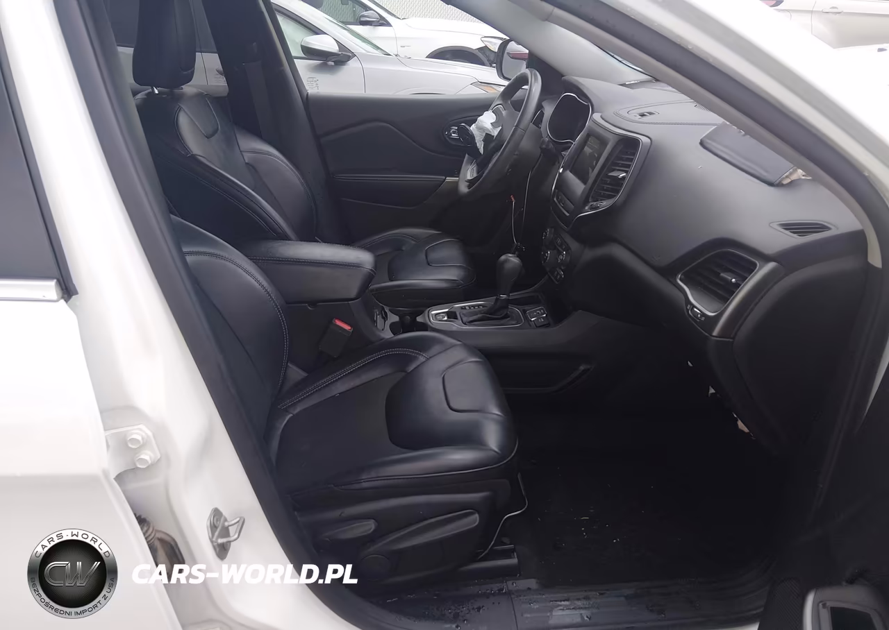 2020 Jeep Cherokee Latitude Plus Fwd VIN:1C4PJLLB1LD547642 - 5