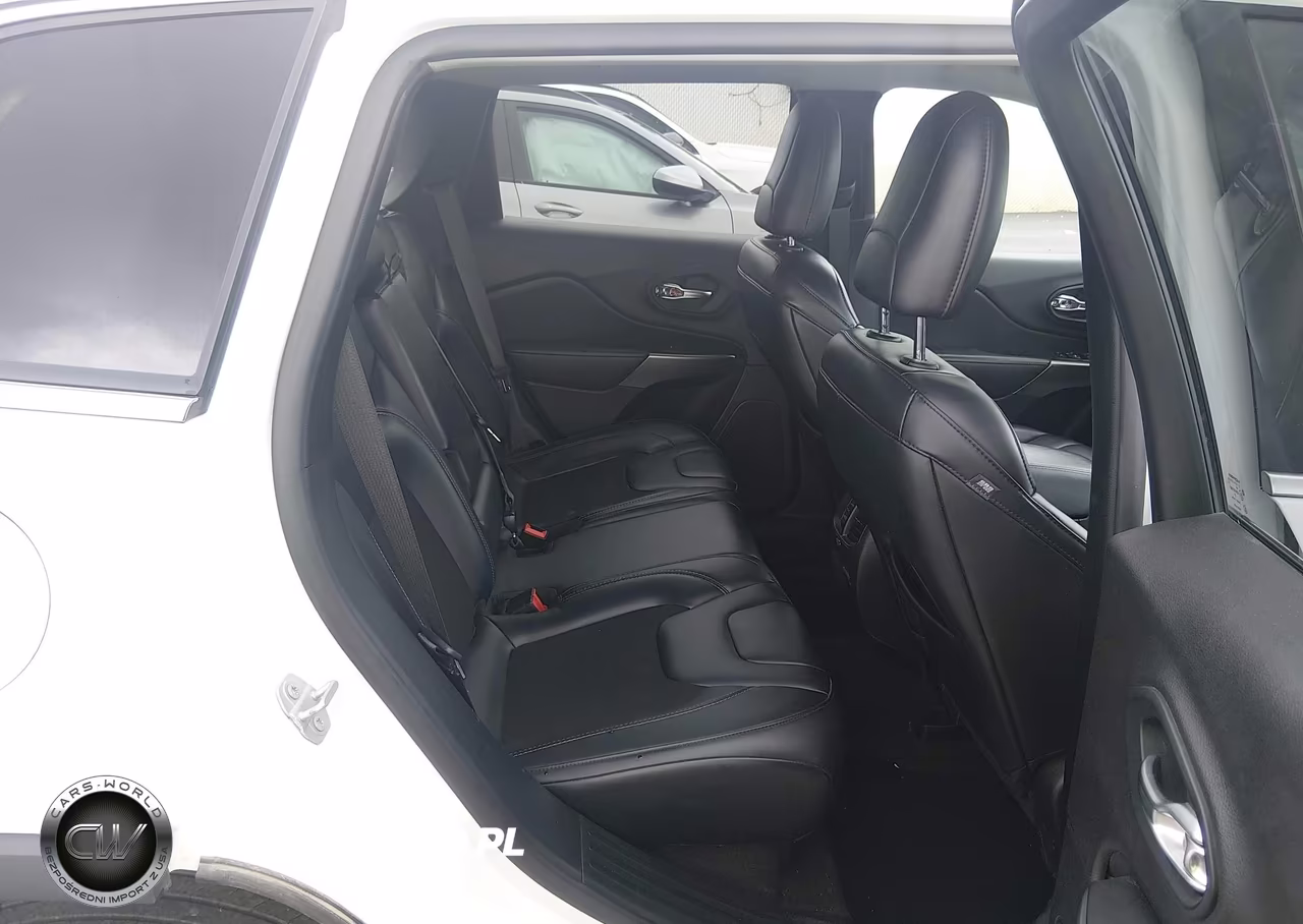 2020 Jeep Cherokee Latitude Plus Fwd VIN:1C4PJLLB1LD547642 - 8