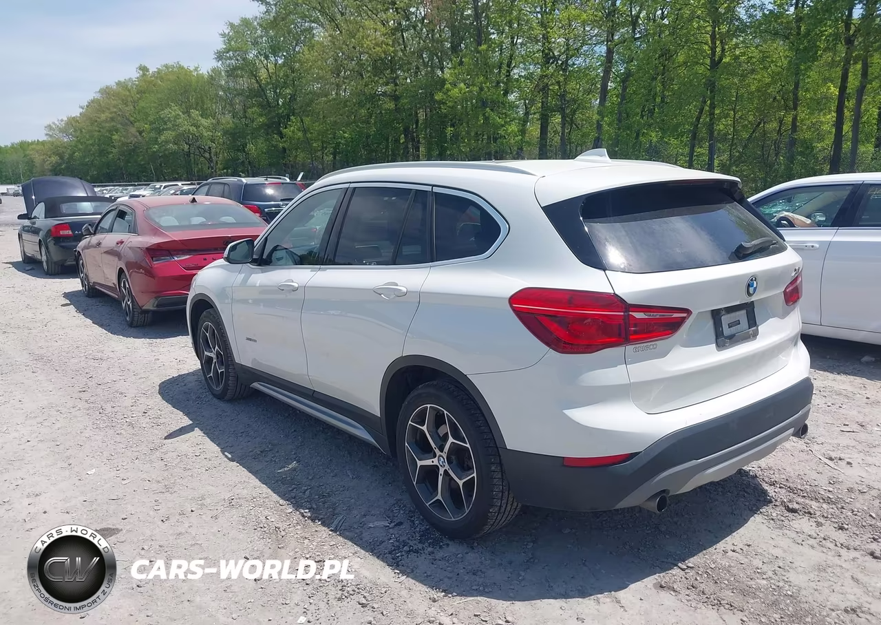 2018 BMW X1 xDrive28I VIN:WBXHT3C3XJ5K29875 - 3