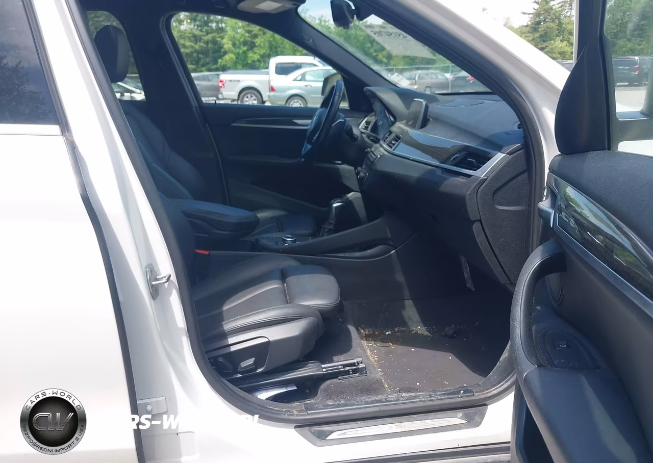 2018 BMW X1 xDrive28I VIN:WBXHT3C3XJ5K29875 - 5