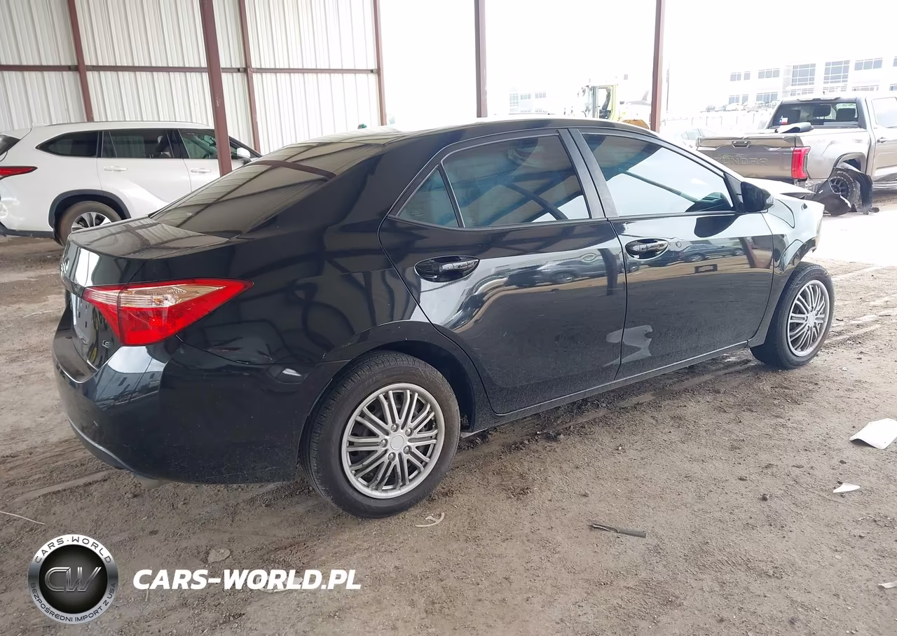 2019 Toyota Corolla Le VIN:5YFBURHEXKP925928 - 4