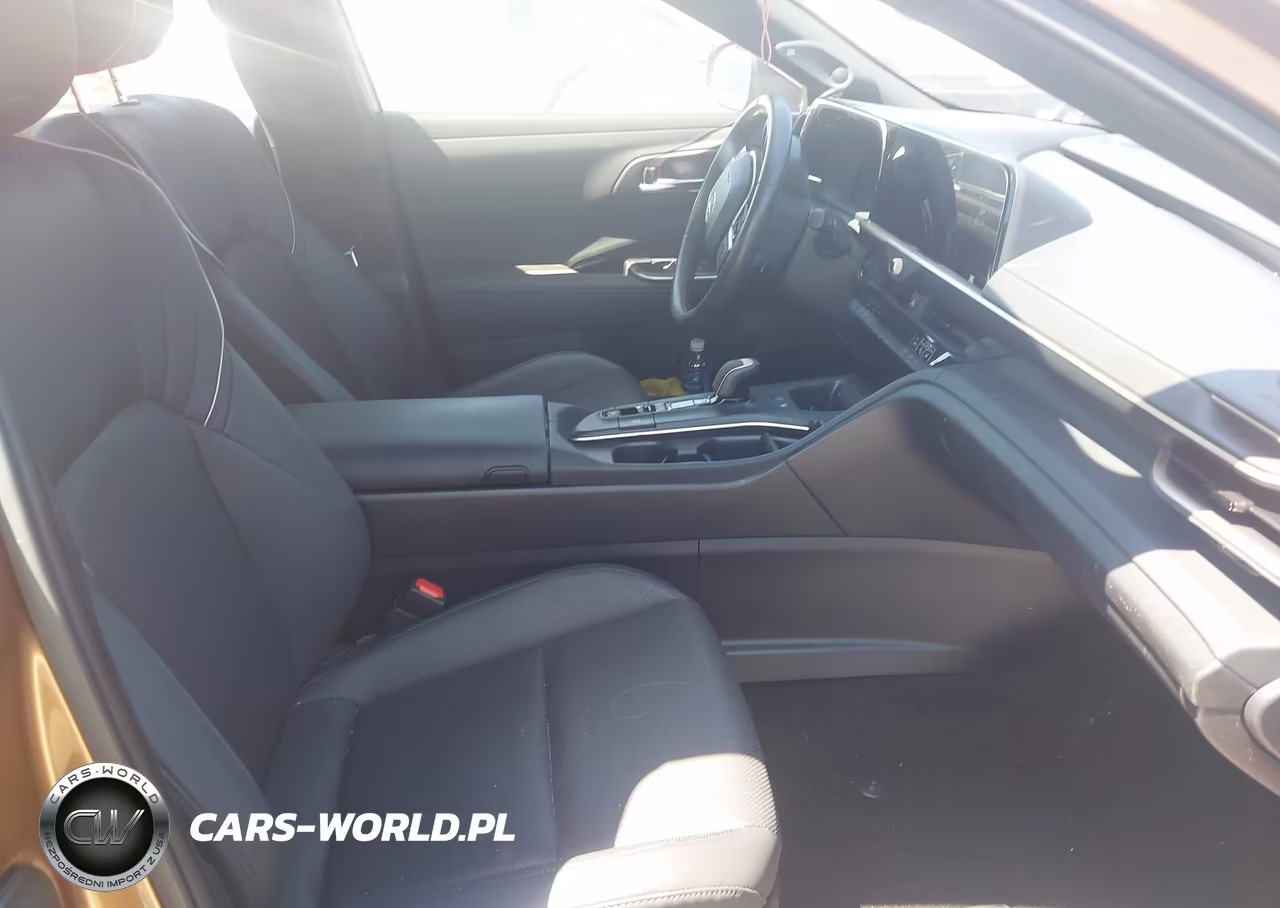 2023 Toyota Crown Platinum VIN:JTDAFAAF1P3004465 - 5