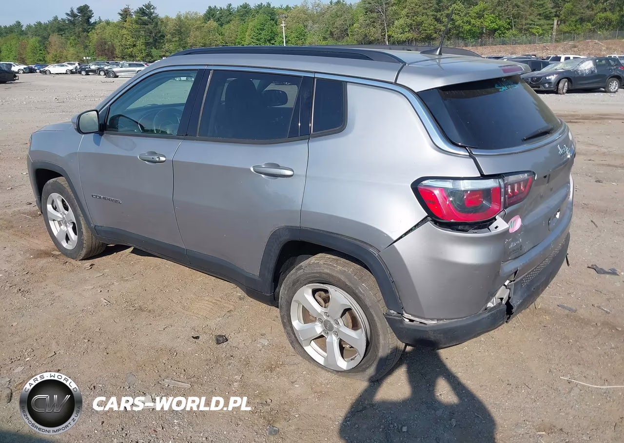 2017 Jeep New Compass Latitude 4X4 VIN:3C4NJDBB7HT660415 - 3