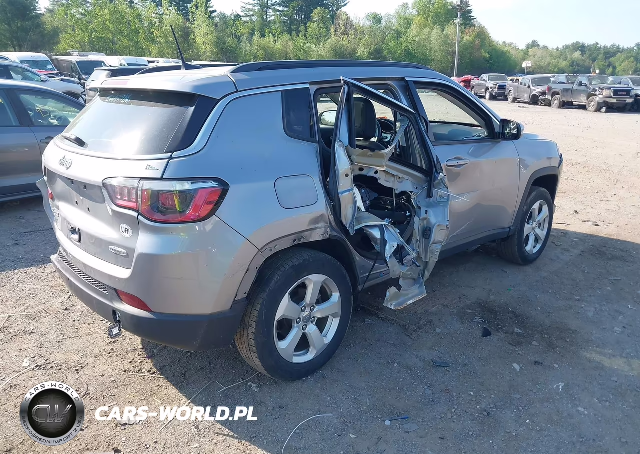 2017 Jeep New Compass Latitude 4X4 VIN:3C4NJDBB7HT660415 - 4