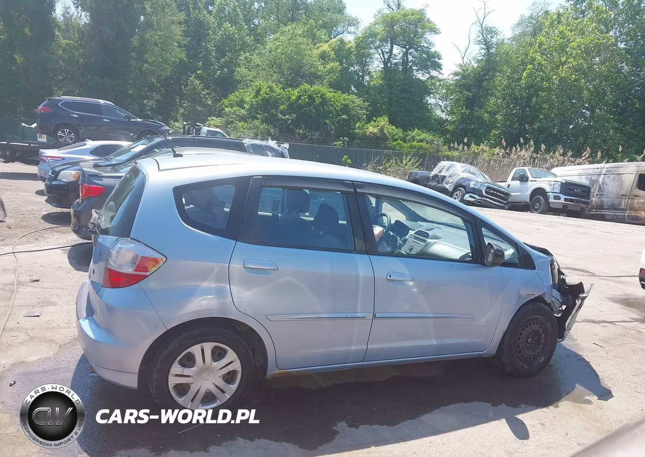 2010 Honda Fit VIN:JHMGE8H29AC026650 - 13