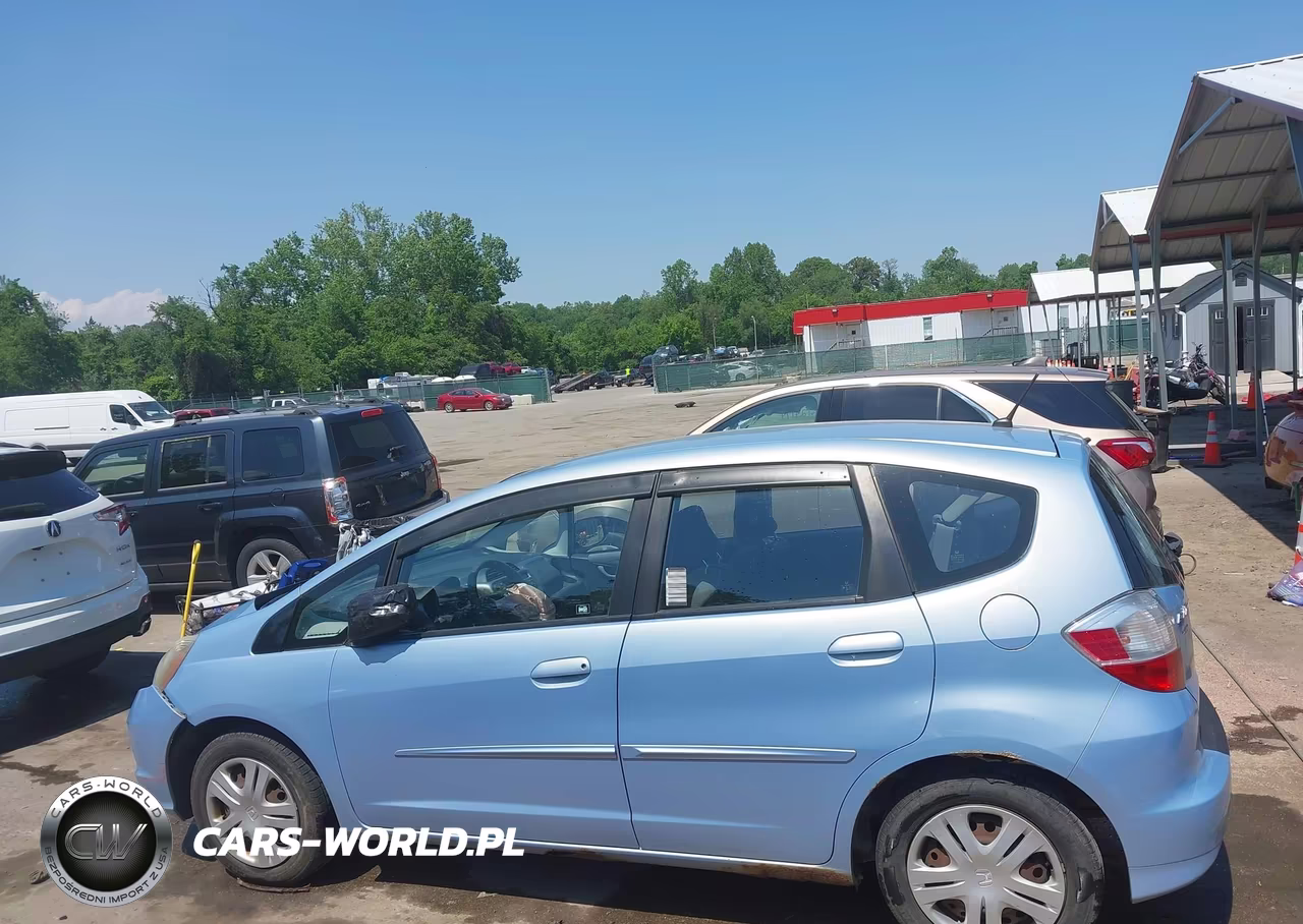 2010 Honda Fit VIN:JHMGE8H29AC026650 - 14