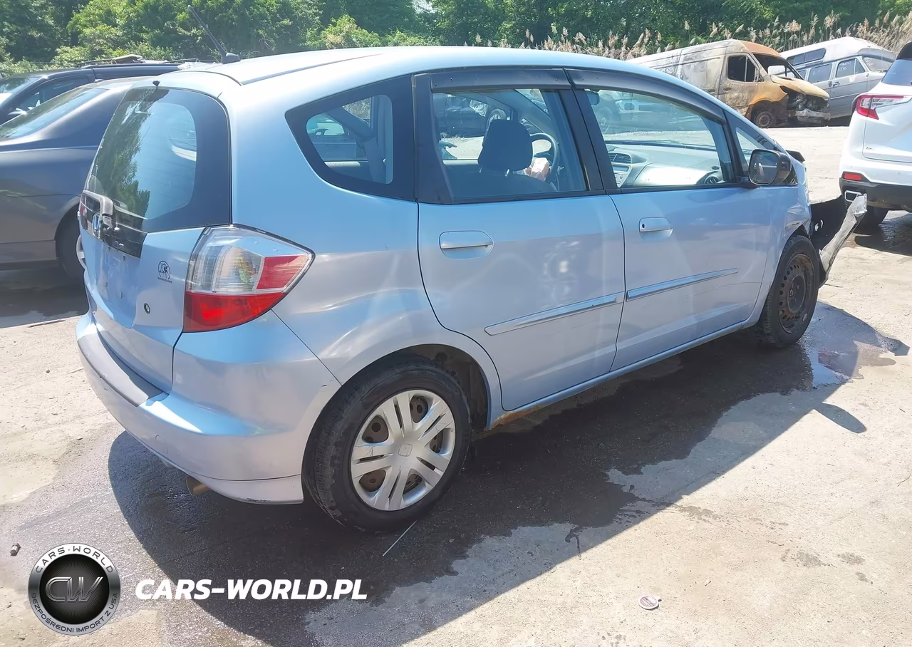 2010 Honda Fit VIN:JHMGE8H29AC026650 - 4
