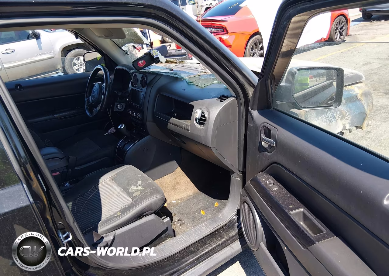 2014 Jeep Patriot Latitude VIN:1C4NJRFB3ED568243 - 5