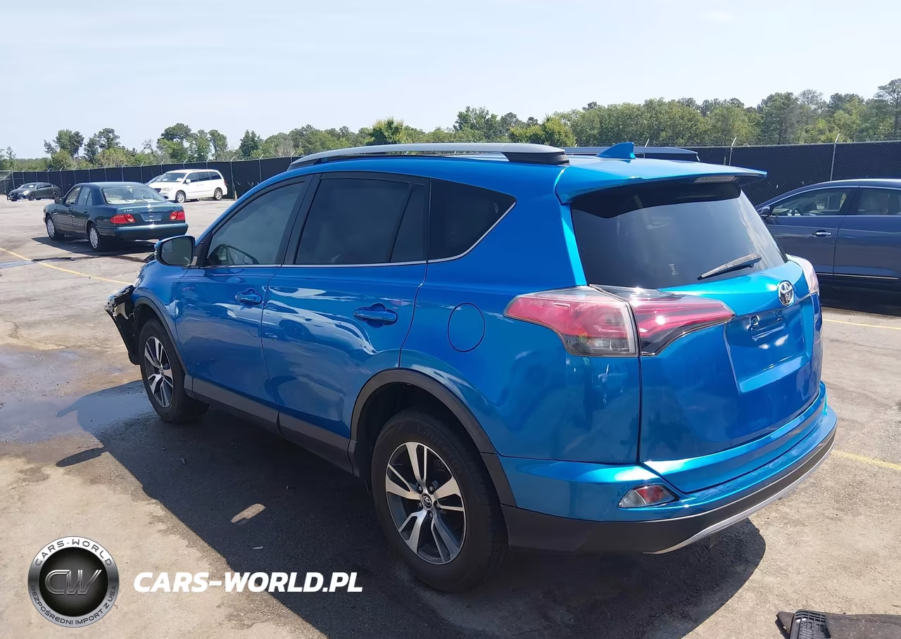 2017 Toyota Rav4 Xle VIN:JTMWFREV4HJ705942 - 3