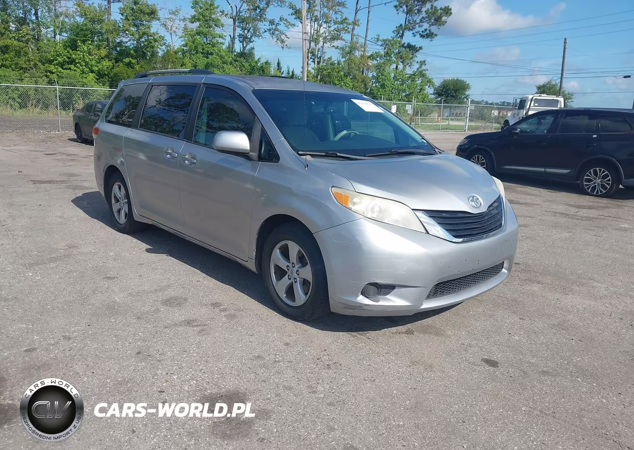 2011 Toyota Sienna Le V6 – zdjęcie 1 z 16