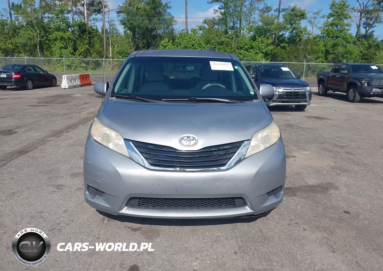 2011 Toyota Sienna Le V6 VIN:5TDKK3DC0BS024405 - 12