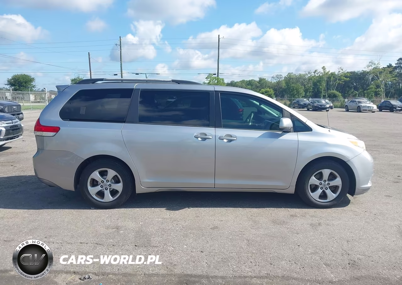 2011 Toyota Sienna Le V6 VIN:5TDKK3DC0BS024405 - 13