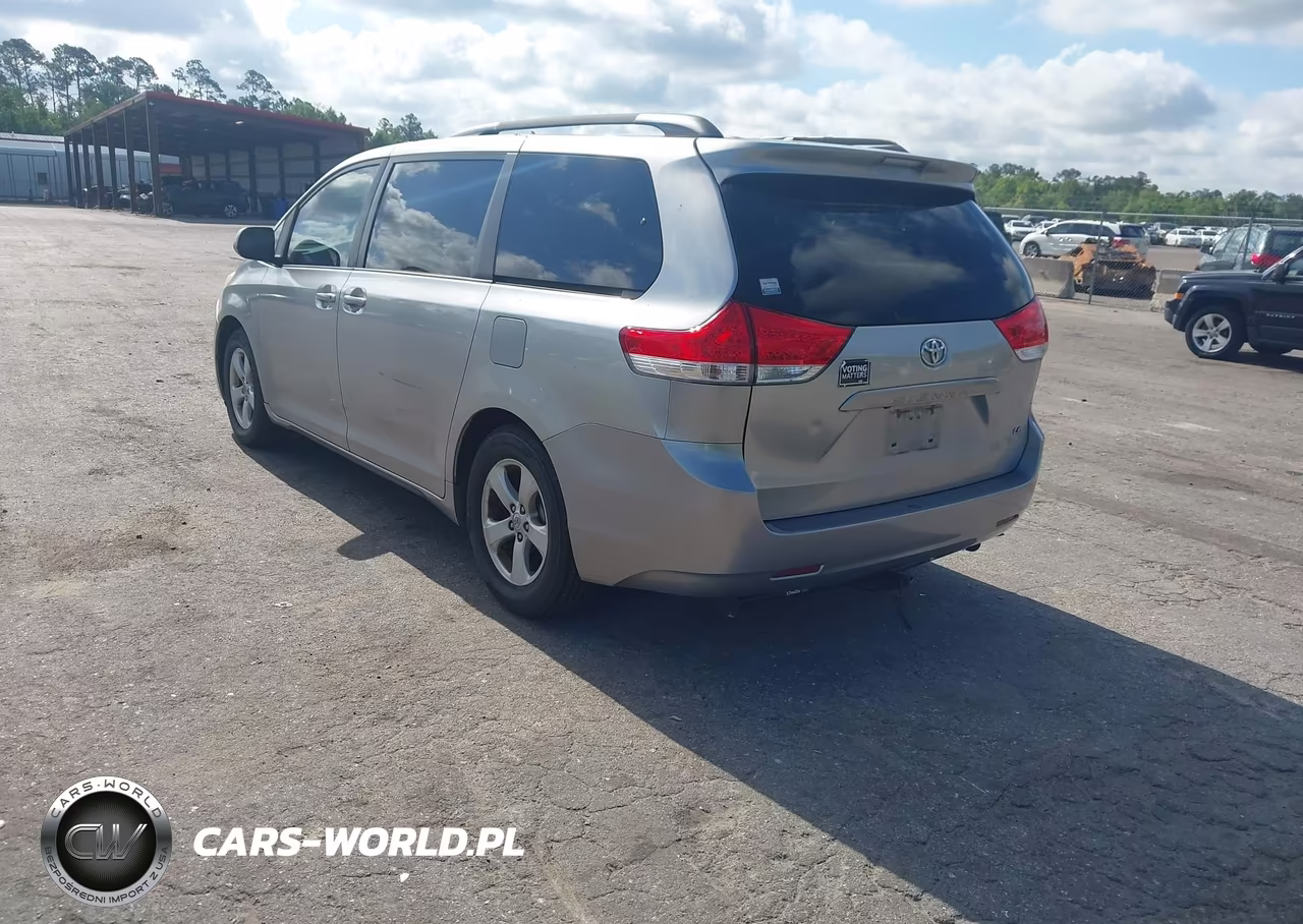 2011 Toyota Sienna Le V6 VIN:5TDKK3DC0BS024405 - 3