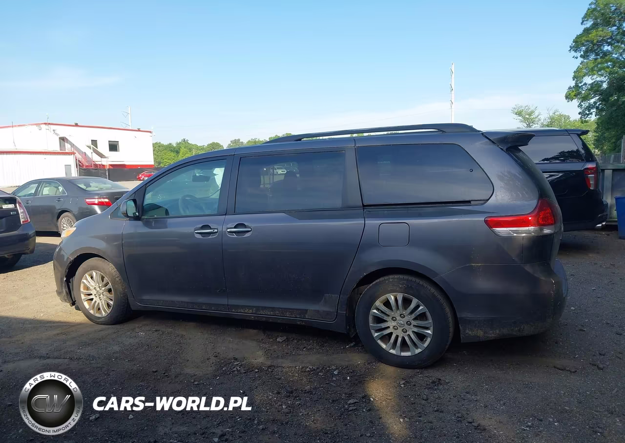 2011 Toyota Sienna Xle V6 VIN:5TDYK3DC5BS040870 - 14