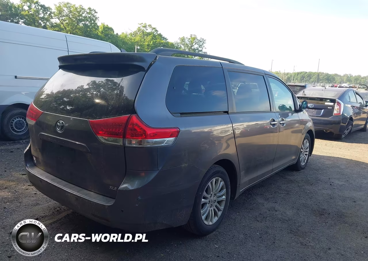 2011 Toyota Sienna Xle V6 VIN:5TDYK3DC5BS040870 - 4