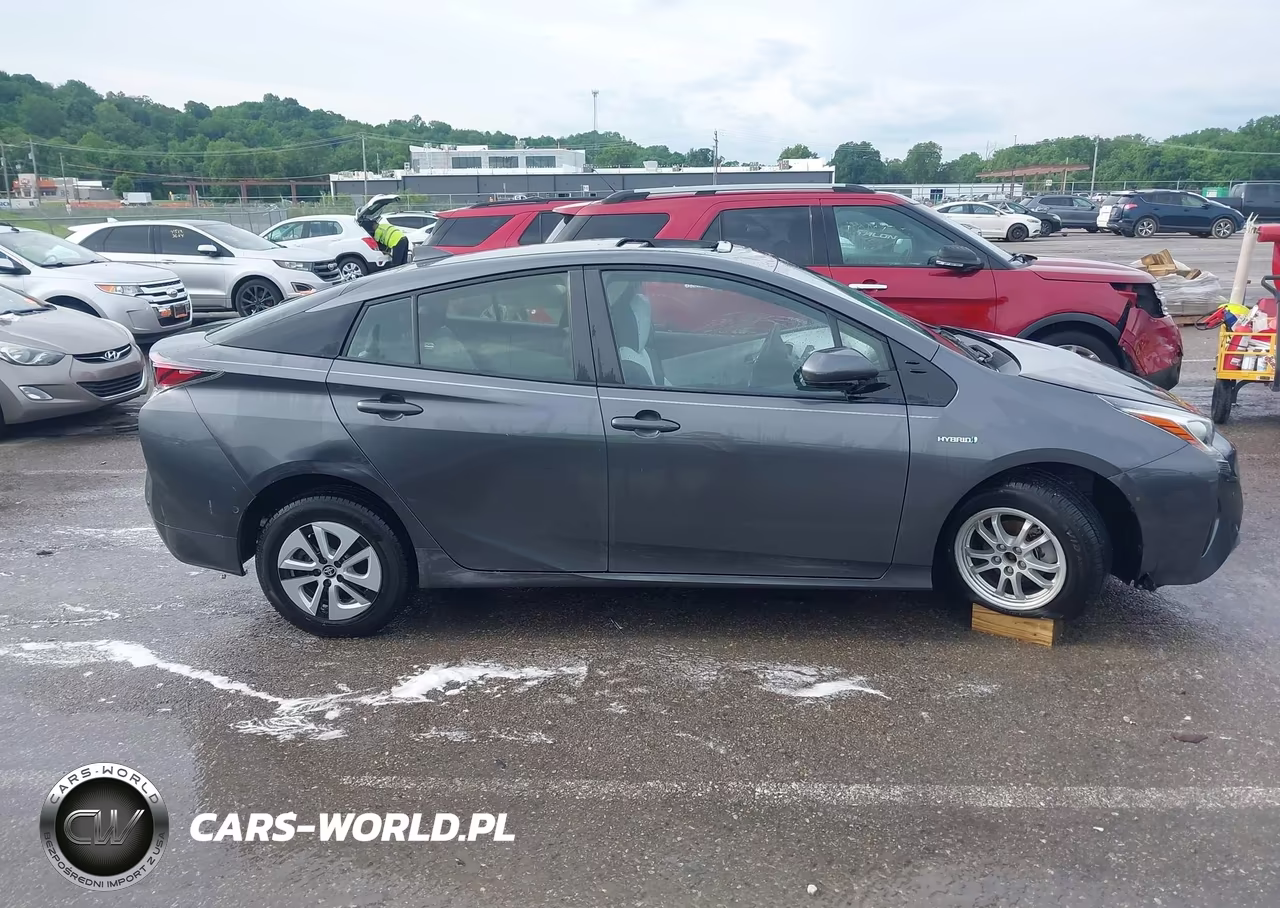 2018 Toyota Prius Four VIN:JTDKARFU2J3064870 - 13