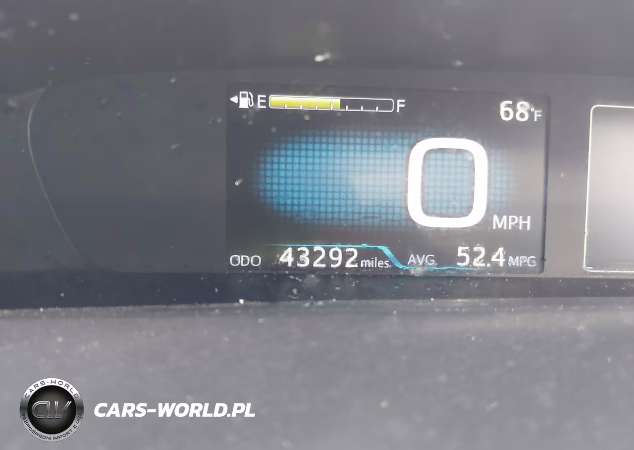 2018 Toyota Prius Four VIN:JTDKARFU2J3064870 - 15