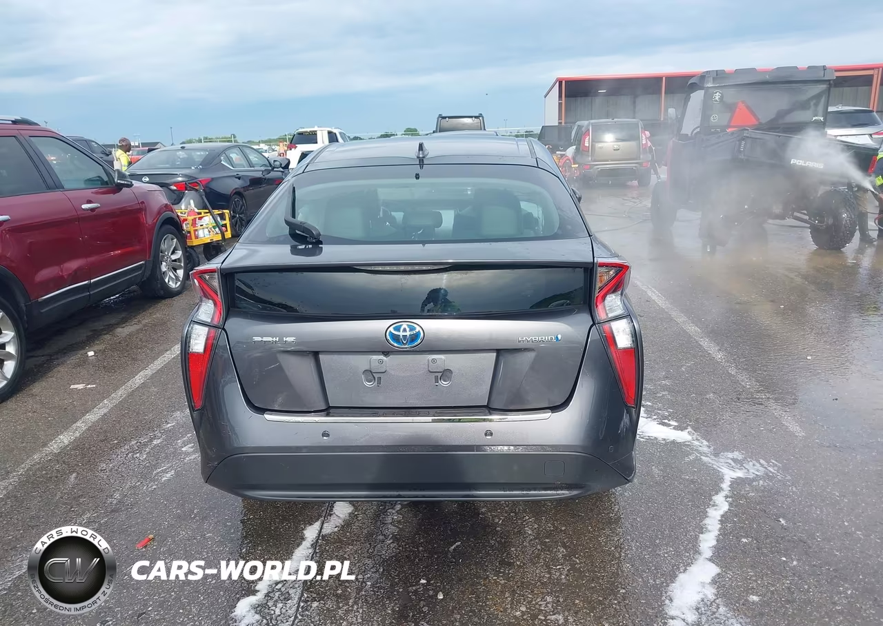 2018 Toyota Prius Four VIN:JTDKARFU2J3064870 - 16