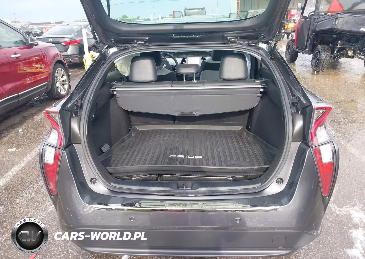 2018 Toyota Prius Four VIN:JTDKARFU2J3064870 - 17