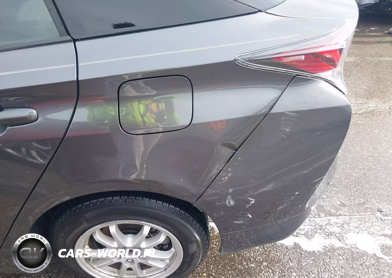 2018 Toyota Prius Four VIN:JTDKARFU2J3064870 - 20