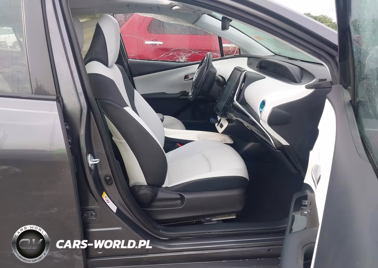 2018 Toyota Prius Four VIN:JTDKARFU2J3064870 - 5