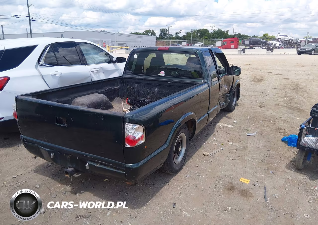 2003 Chevrolet S-10 Ls VIN:1GCCS19X638283748 - 4