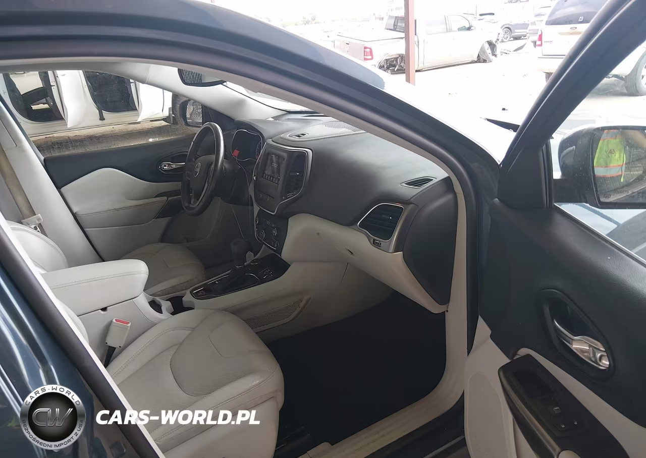 2020 Jeep Cherokee Latitude Lux 4X4 VIN:1C4PJMLX0LD655722 - 5