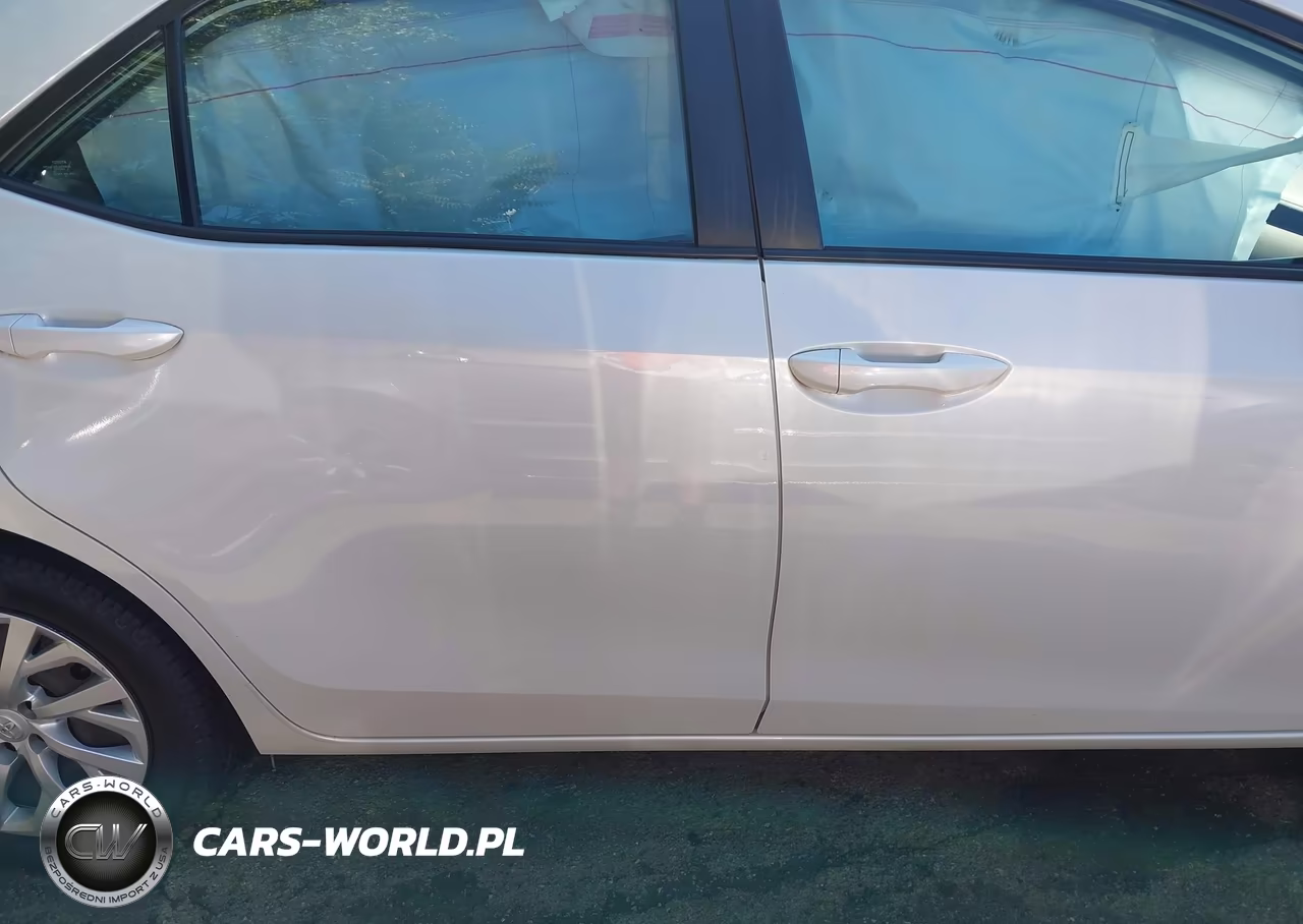 2018 Toyota Corolla Le VIN:5YFBURHE6JP748437 - 13