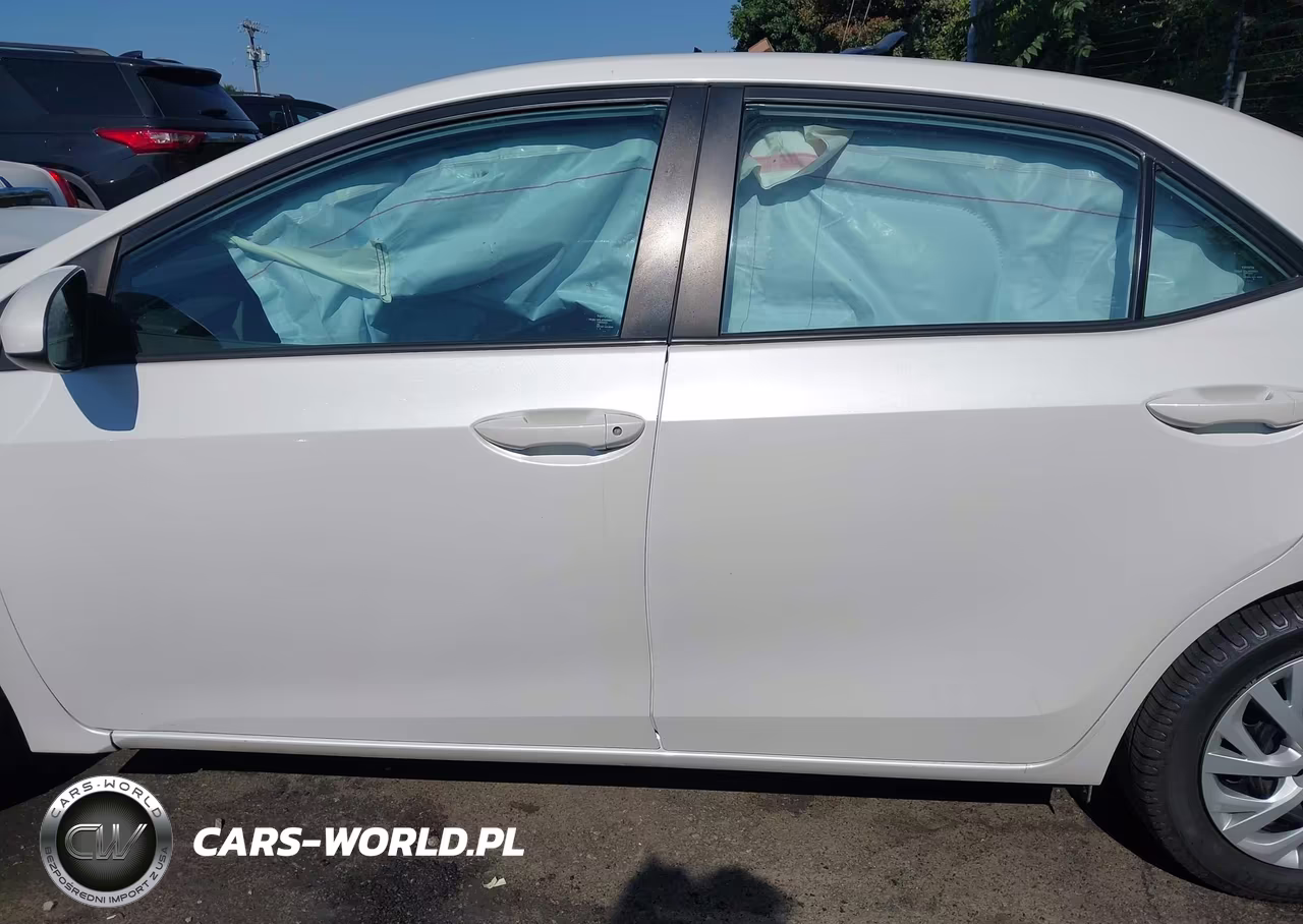 2018 Toyota Corolla Le VIN:5YFBURHE6JP748437 - 14
