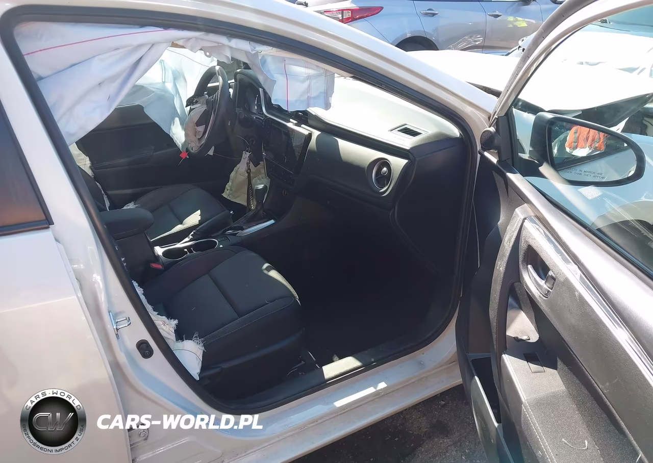 2018 Toyota Corolla Le VIN:5YFBURHE6JP748437 - 5