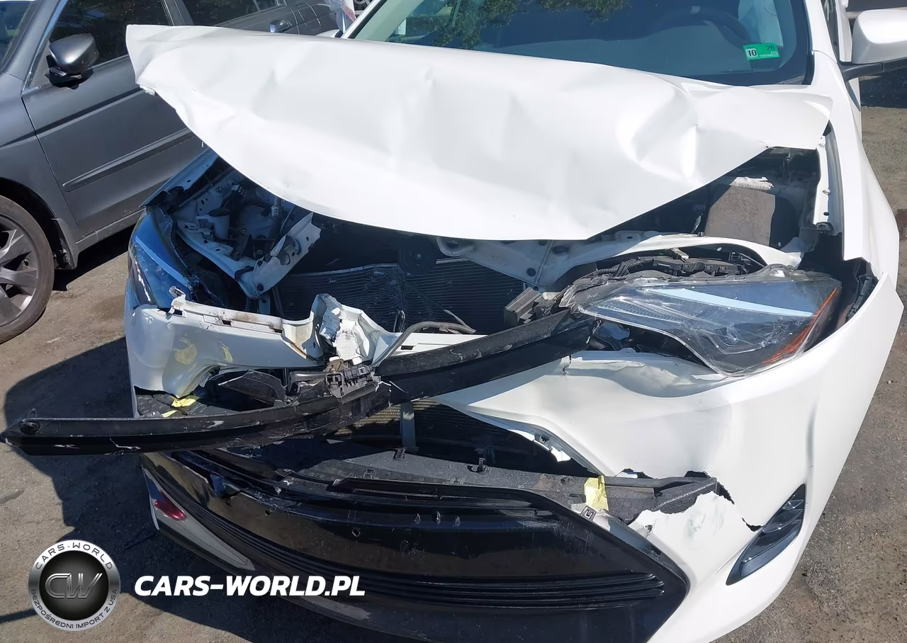 2018 Toyota Corolla Le VIN:5YFBURHE6JP748437 - 6
