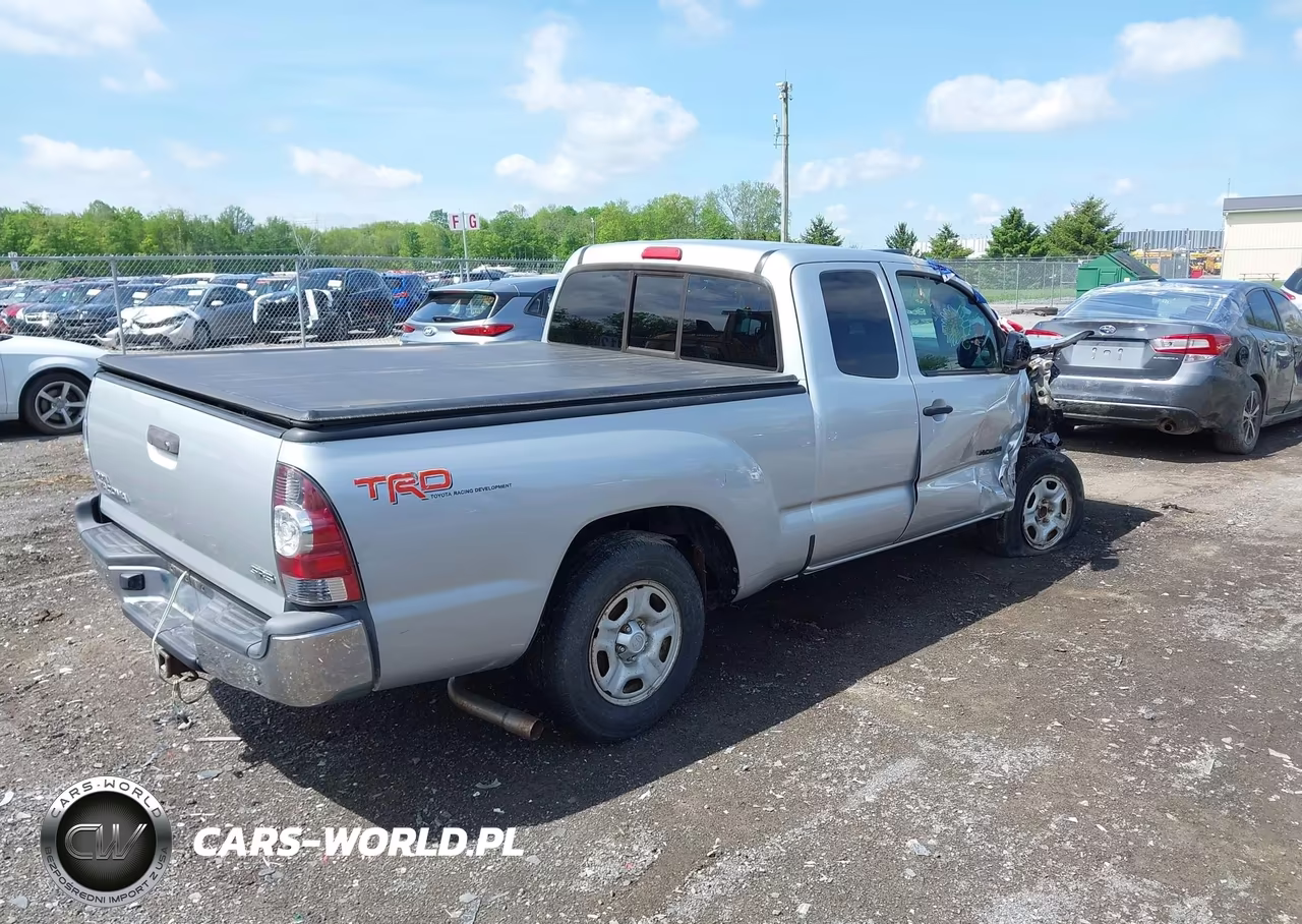 2012 Toyota Tacoma VIN:5TFTX4CN9CX011209 - 4