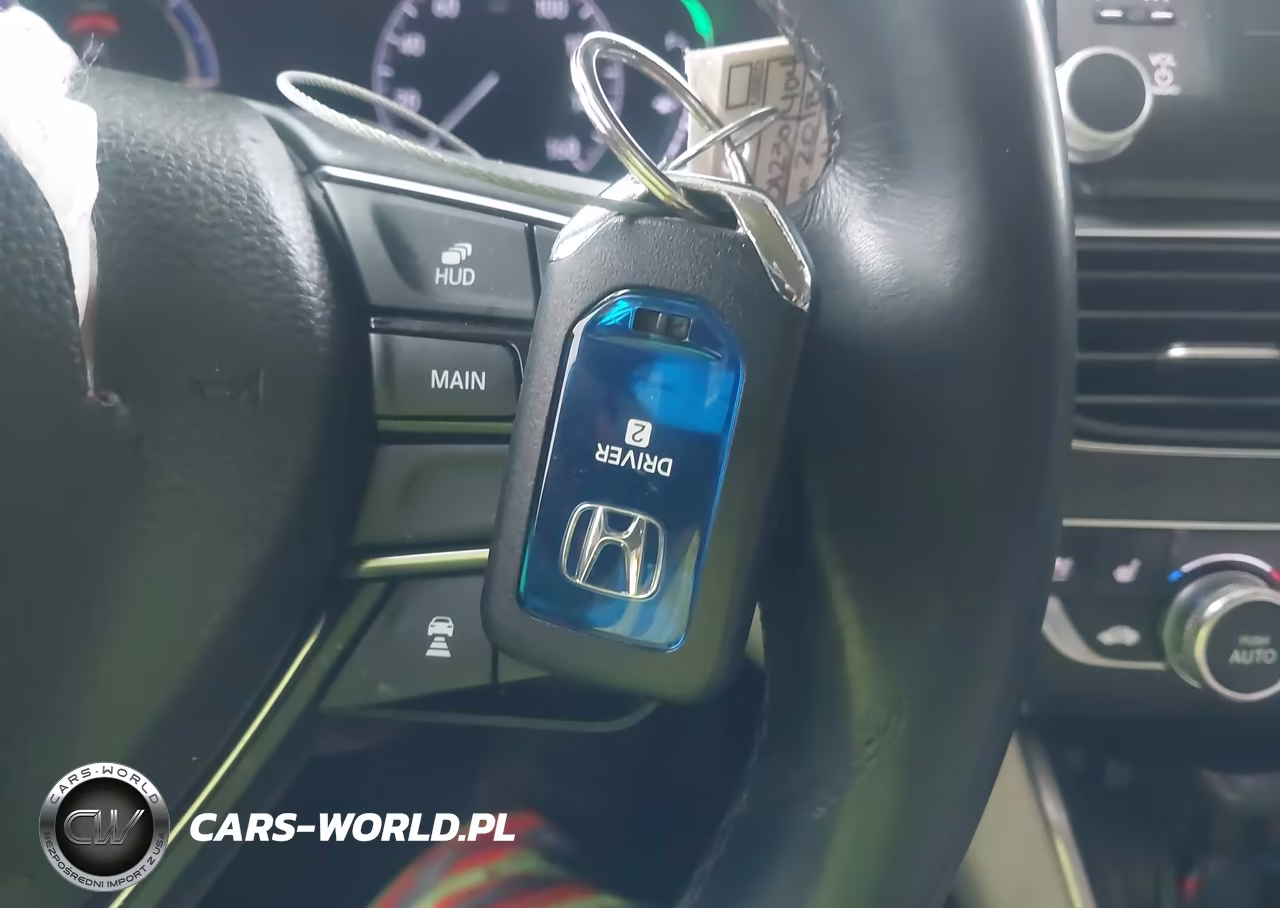 2018 Honda Accord Hybrid Touring VIN:1HGCV3F95JA017069 - 11