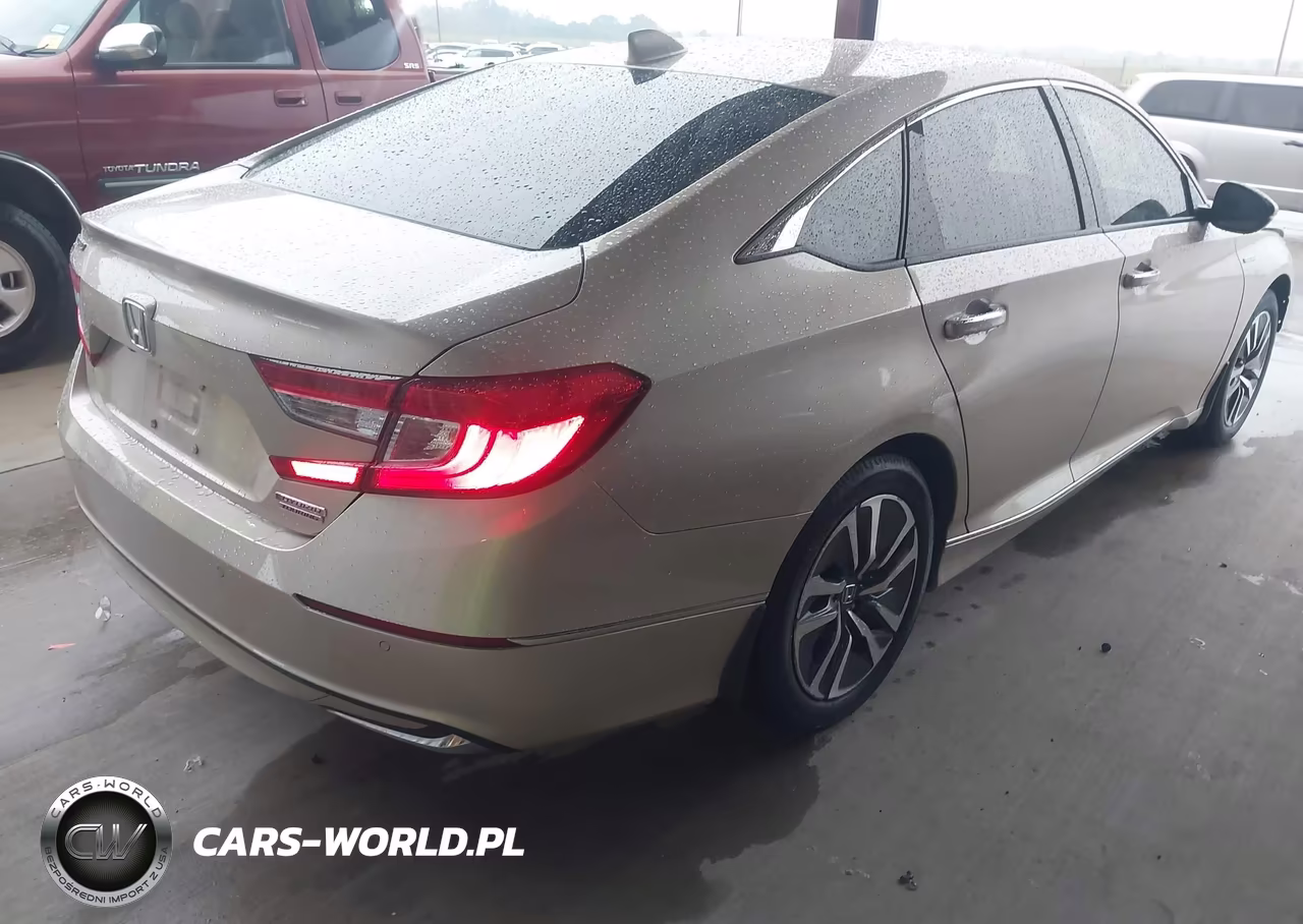 2018 Honda Accord Hybrid Touring VIN:1HGCV3F95JA017069 - 4