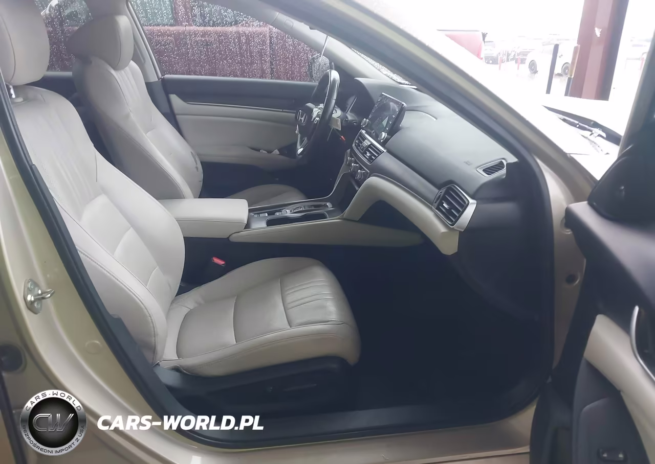 2018 Honda Accord Hybrid Touring VIN:1HGCV3F95JA017069 - 5