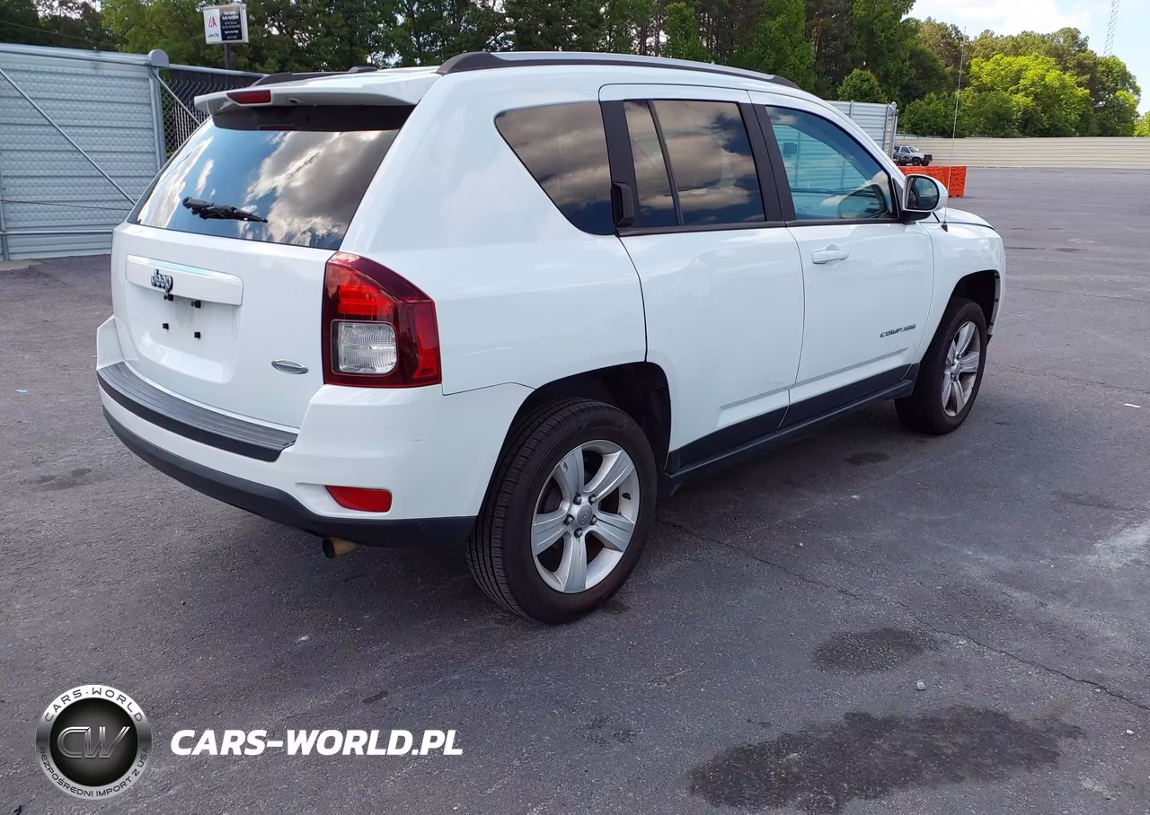 2016 Jeep Compass Latitude VIN:1C4NJCEA6GD615175 - 4
