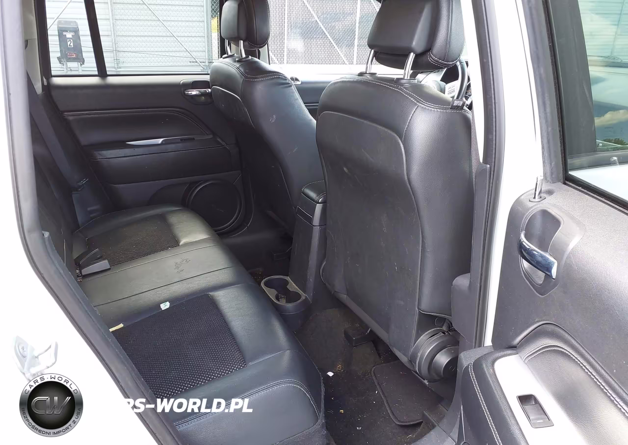 2016 Jeep Compass Latitude VIN:1C4NJCEA6GD615175 - 8
