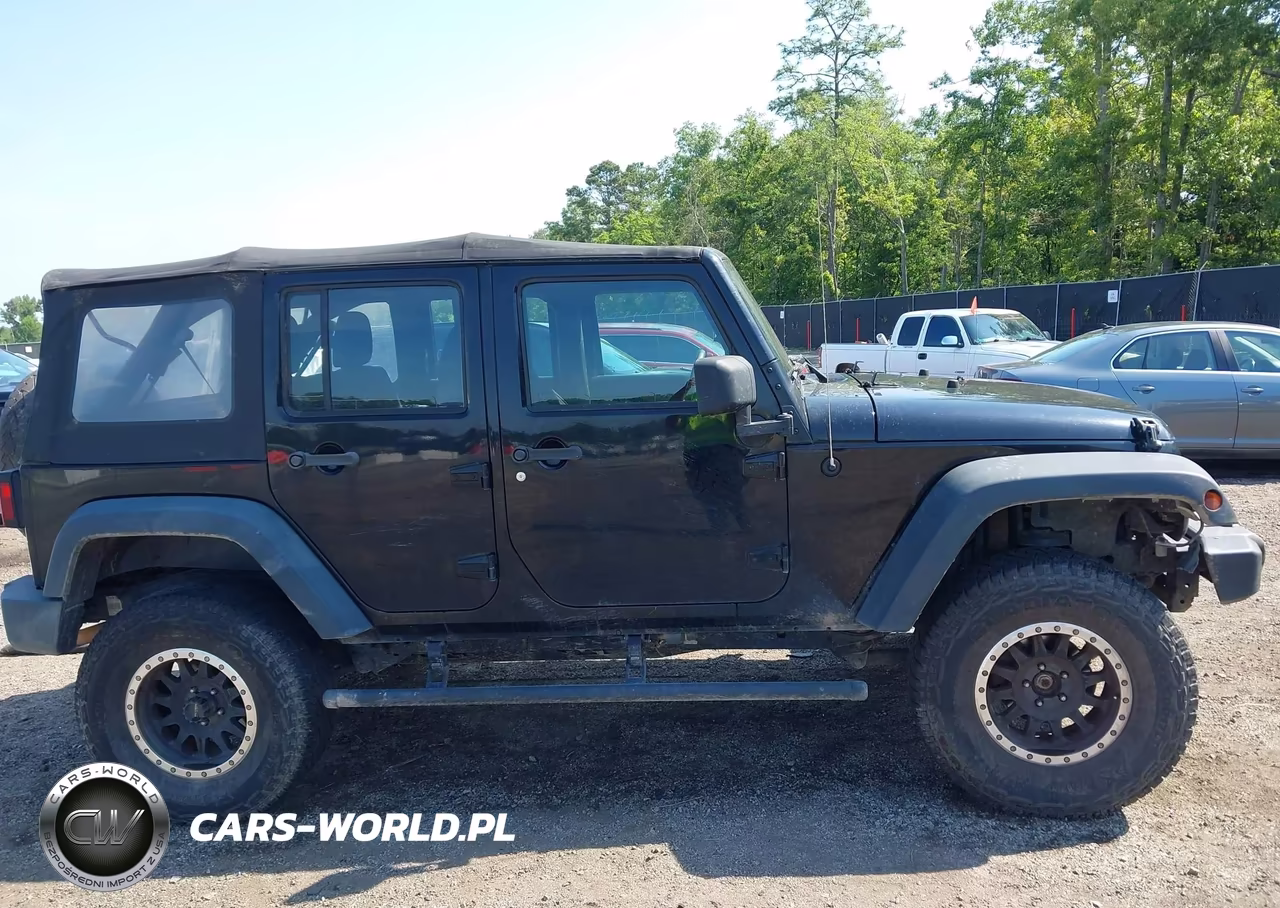 2014 Jeep Wrangler Unlimited Sport VIN:1C4BJWDG9EL179385 - 13