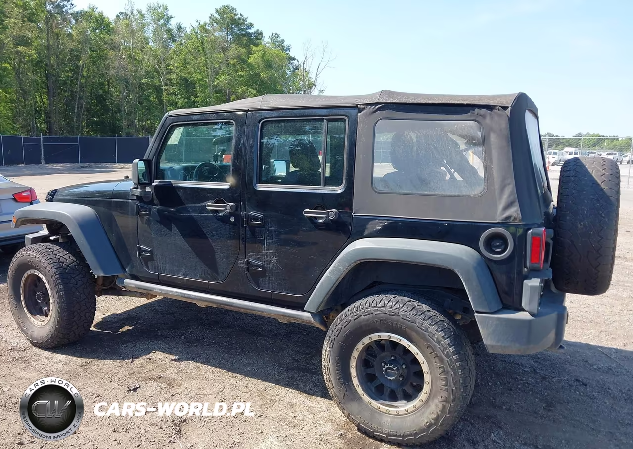 2014 Jeep Wrangler Unlimited Sport VIN:1C4BJWDG9EL179385 - 3