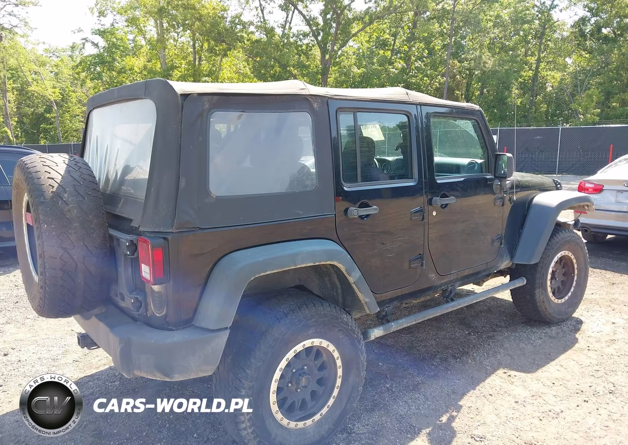 2014 Jeep Wrangler Unlimited Sport VIN:1C4BJWDG9EL179385 - 4