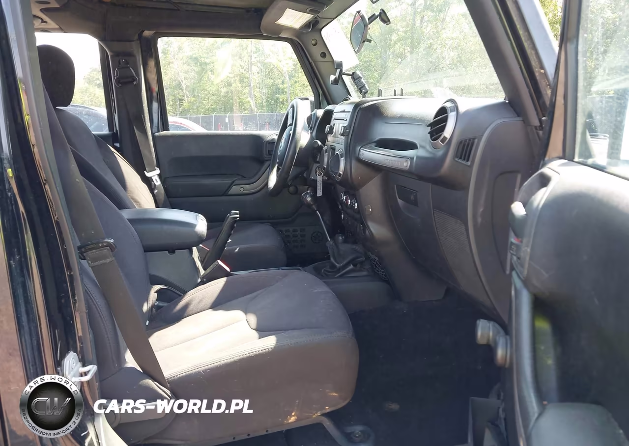 2014 Jeep Wrangler Unlimited Sport VIN:1C4BJWDG9EL179385 - 5