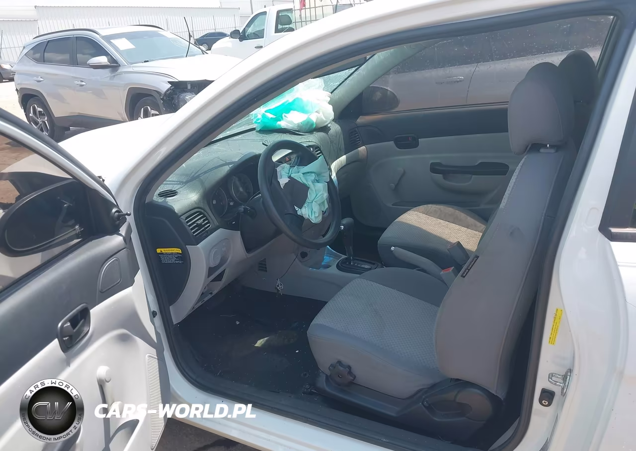 2009 Hyundai Accent Gs VIN:KMHCM36C49U112032 - 5