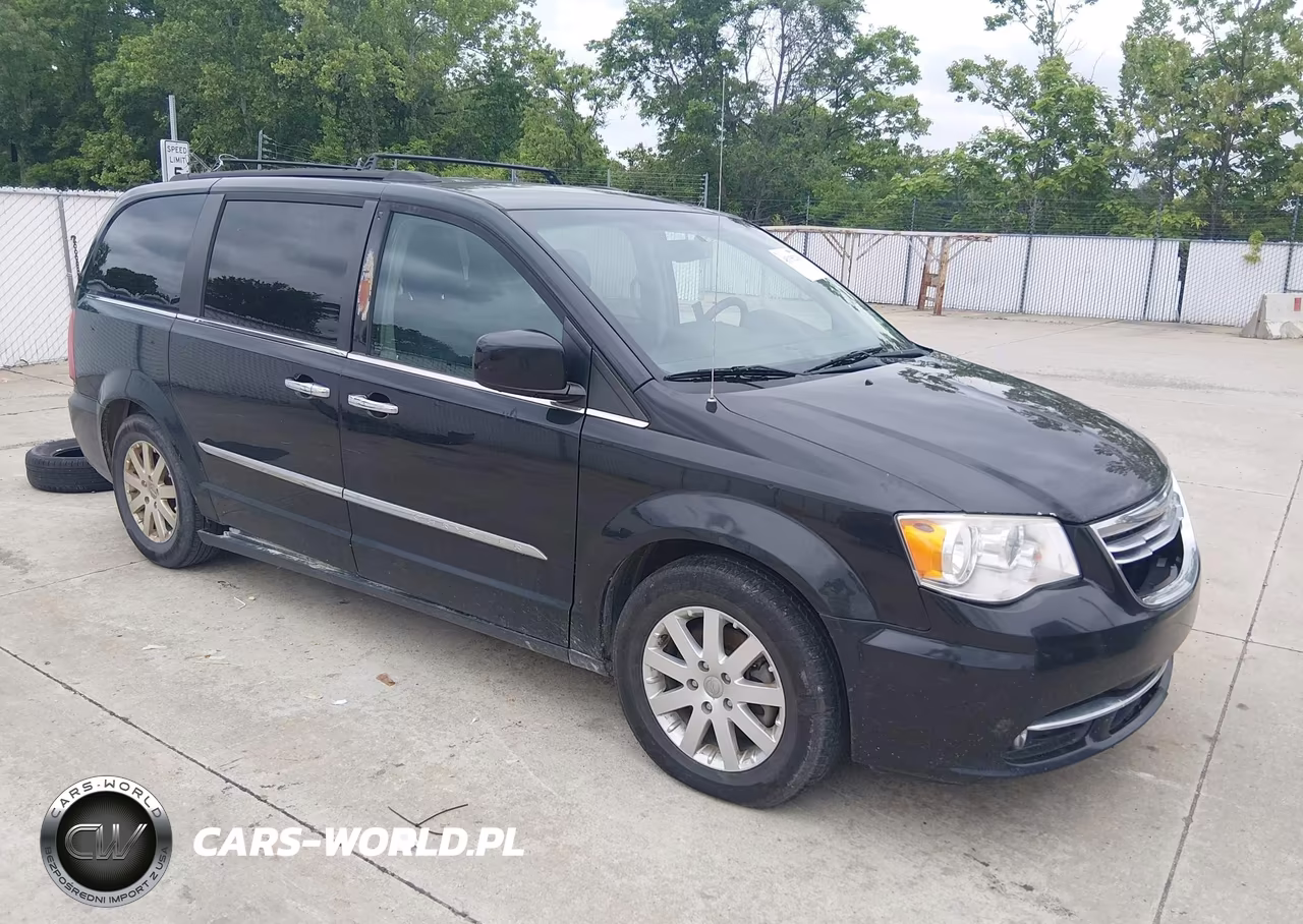 2015 Chrysler Town & Country Touring – zdjęcie 1 z 13