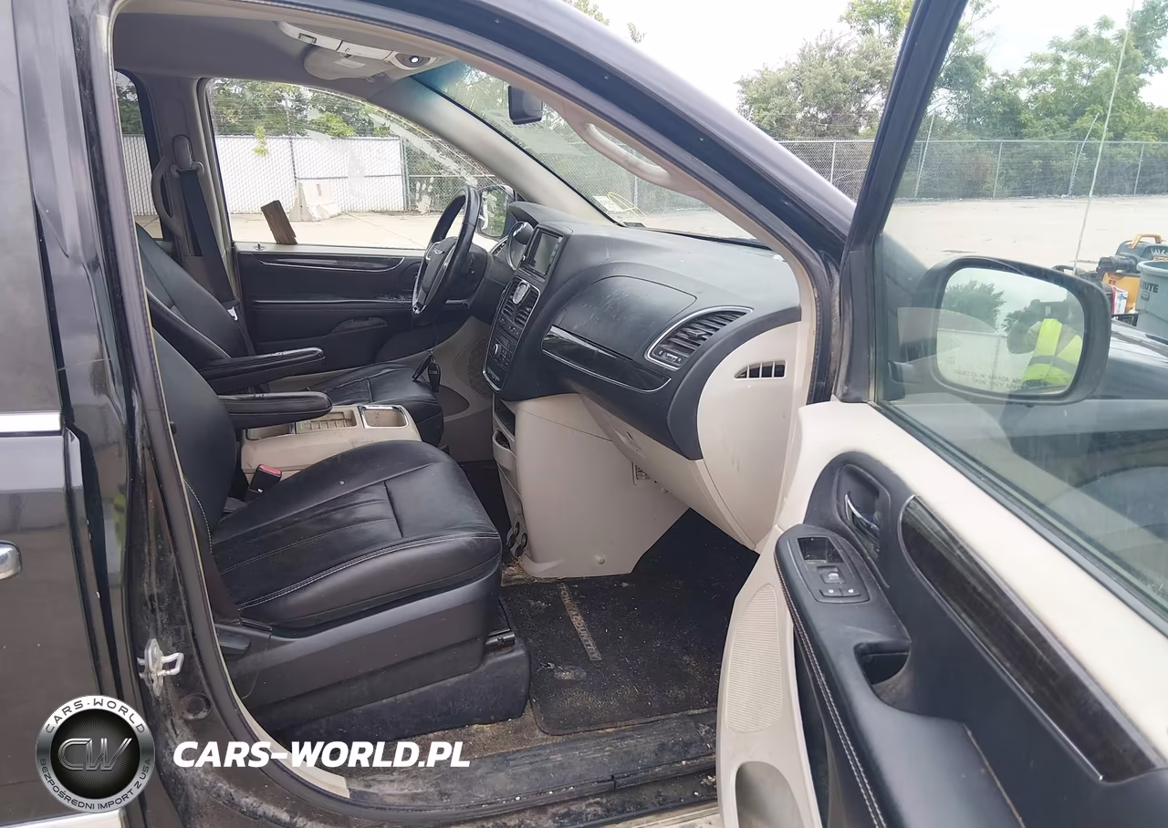 2015 Chrysler Town & Country Touring VIN:2C4RC1BGXFR753760 - 5