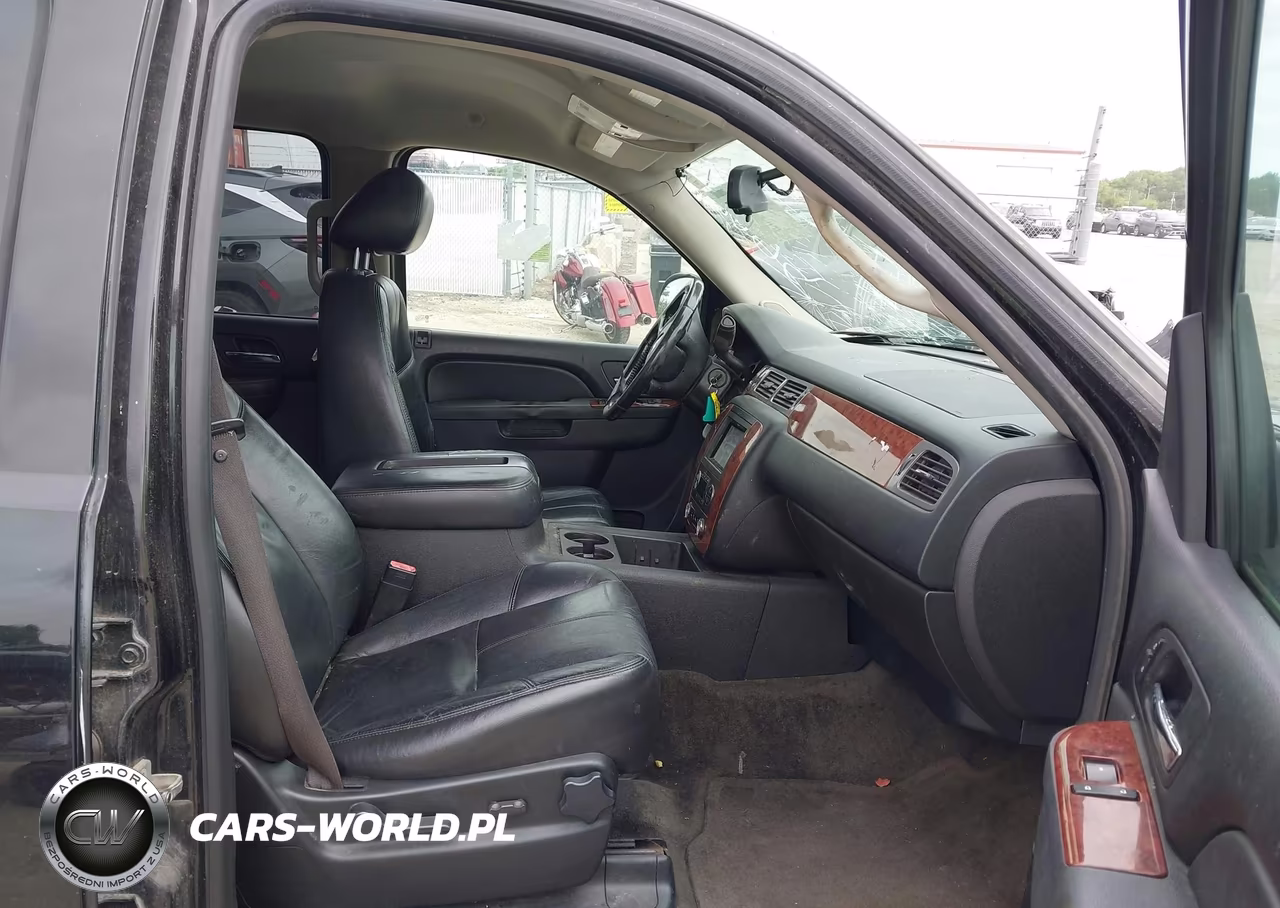 2010 Chevrolet Tahoe Lt VIN:1GNUKBE05AR100776 - 5